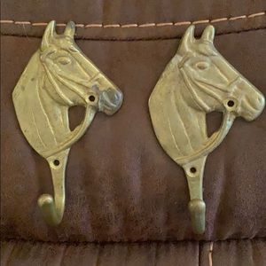 Horse head hooks